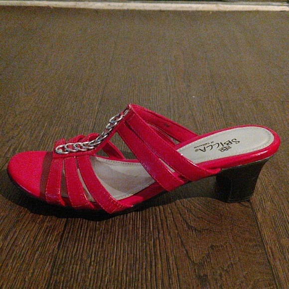 Red heeled sandals - Picture 3 of 5